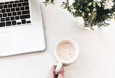 求是网评论员：历史和人民的选择